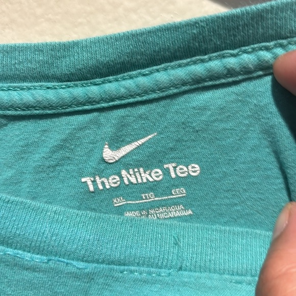 Nike Blue Short Sleeve Tee Vibrant Design - Picture 2 of 3